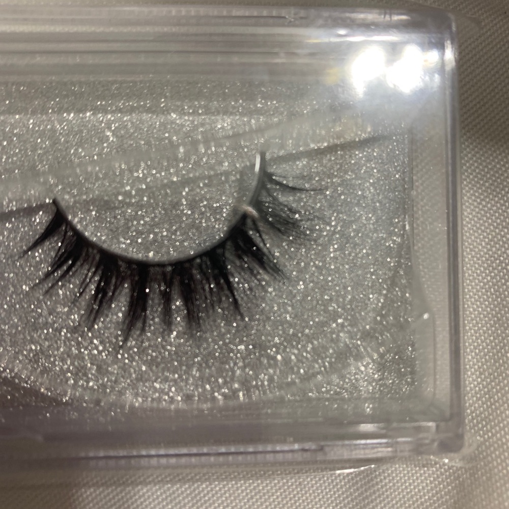 False eyelashes mink
